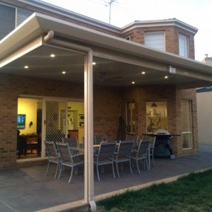 Flat roofed verandah featuring REv Cool INSULATED roofing and the new MOSSMAN gtters by Revolution Roofing to create that Pavillion look in Hillside